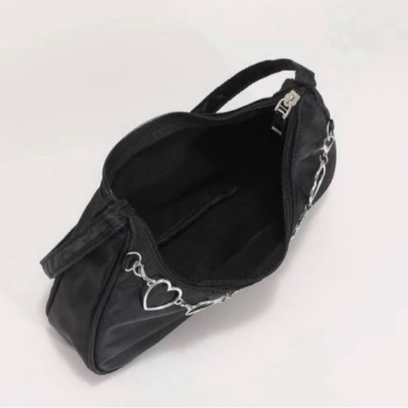 Black Nylon With Heart Shaped Removal Chain Black Shoulder Bag, NWT - Picture 5 of 5